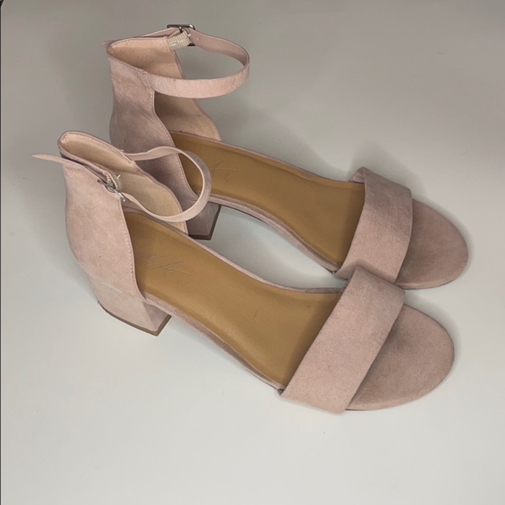 👠 PINK VELVET HEELS